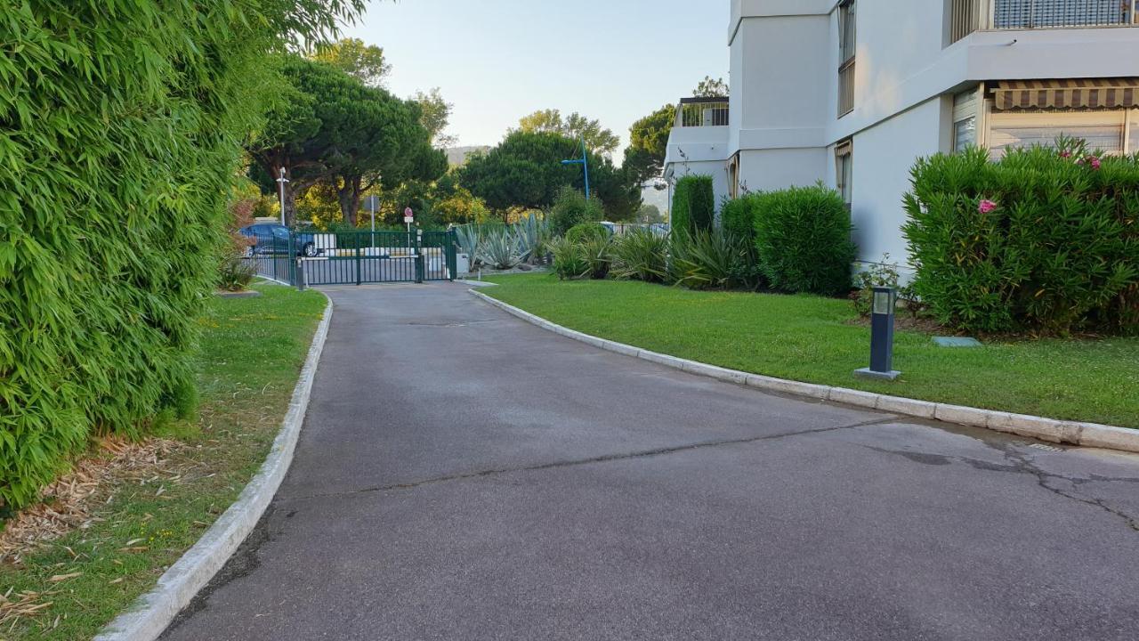 Garden And Beach Sea View Apartment Cannes มองเดอลิเยอลานาปูล ภายนอก รูปภาพ